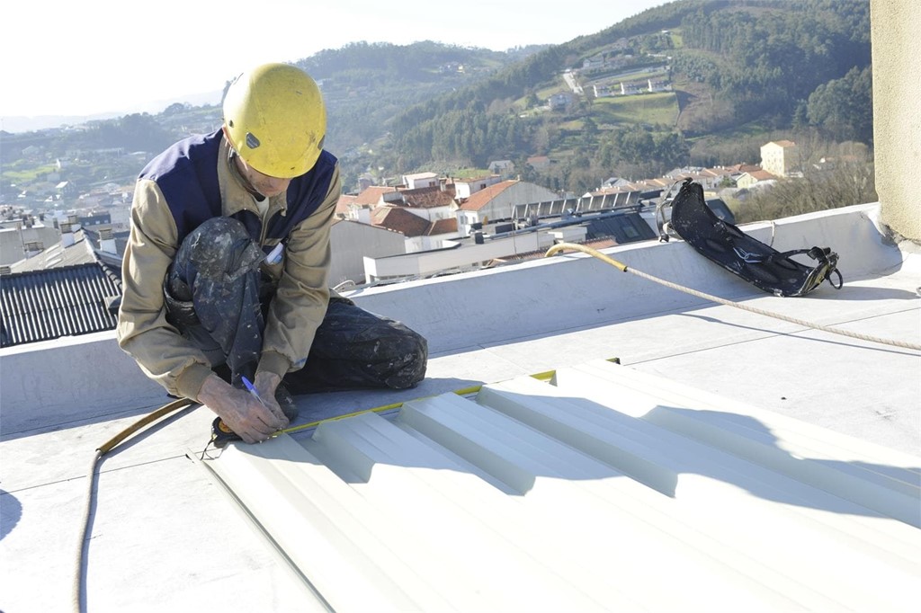Cómo reparar el tejado de forma provisional